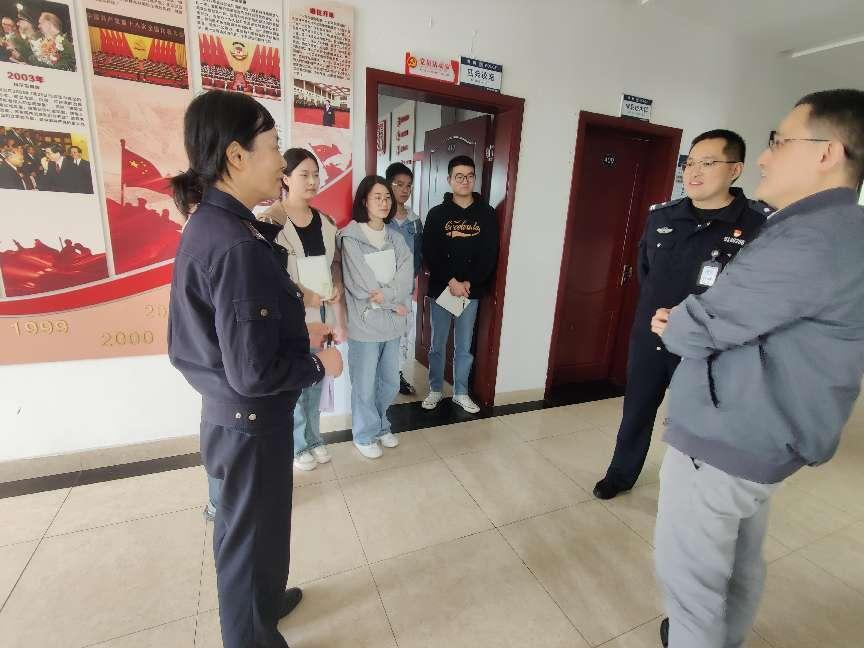 与自贡监狱带教老师交流沟通.png