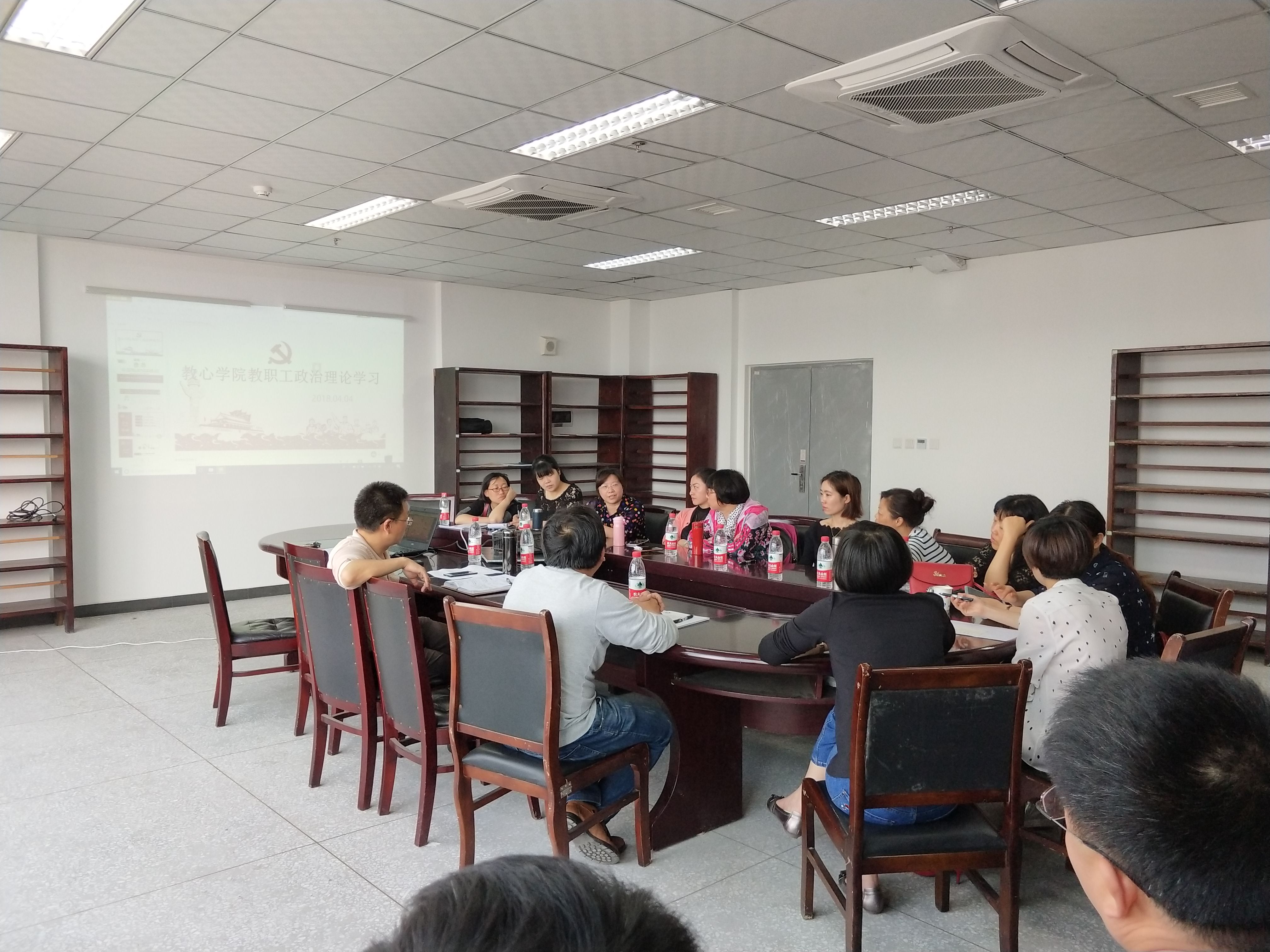 学习两会.jpg 学习两会.jpg